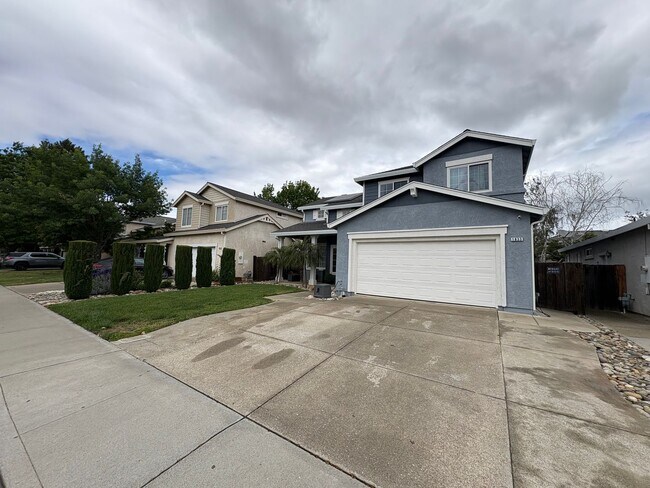 Foto del edificio - Beautiful 3 Bedroom 2.5 Bath Brentwood Home With SOLAR