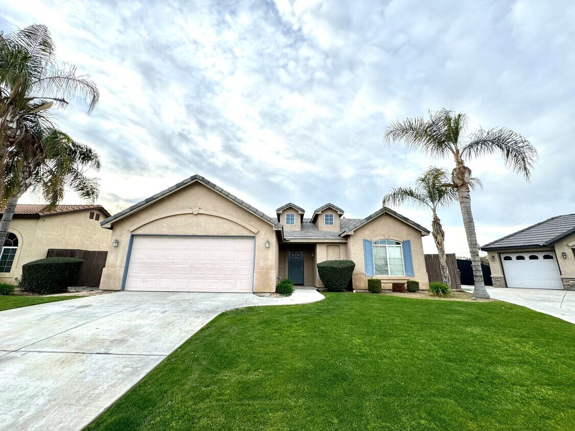 Foto principal - Beautiful Home in a Very Desired Area!
