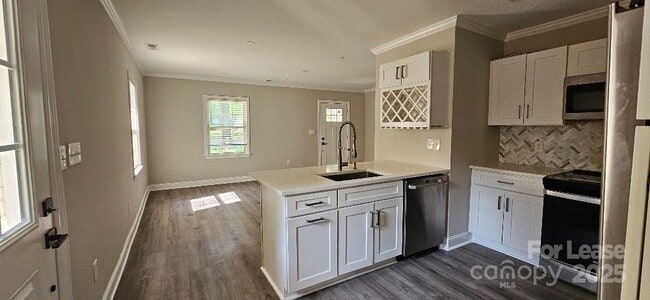 Building Photo - 428 Sylvania Ave