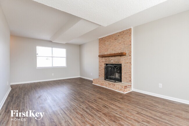 Building Photo - 2552 Janice Cir NE