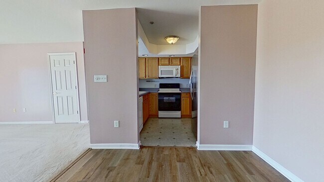 Building Photo - 2nd floor Condo