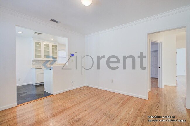 Building Photo - 9116 S Van Ness Ave