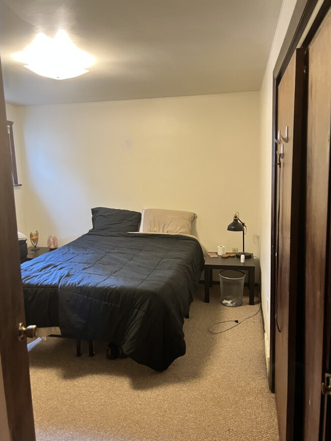 Bedroom - 5863 Nicholson St