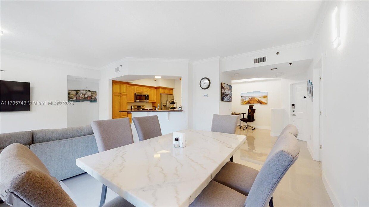 Foto principal - 3255 NE 184th St