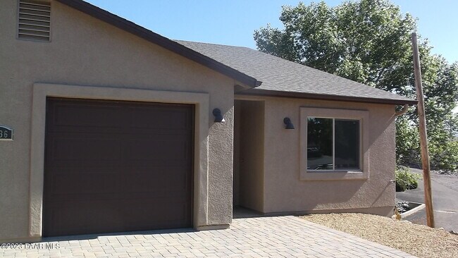 Building Photo - 8936 E Yavapai Rd