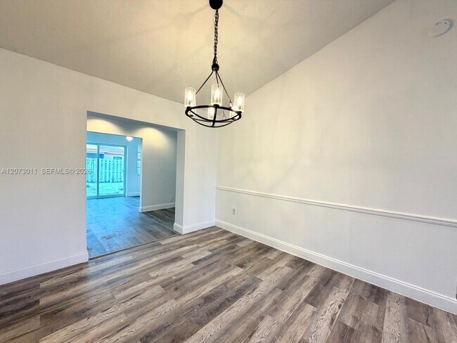 Foto del edificio - 11641 NW 42nd St