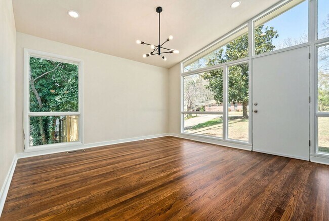 Foto del edificio - 720 Harper Ave