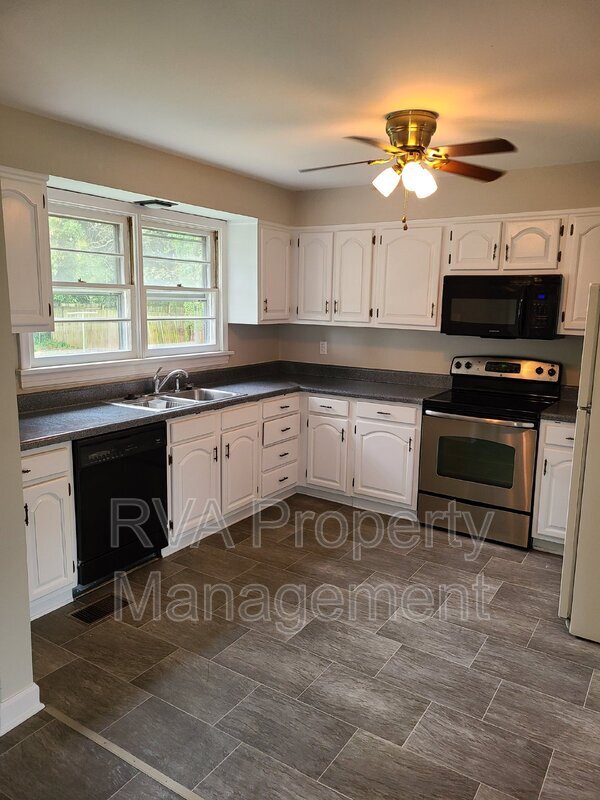 Foto del edificio - 1102 Southbury Ave