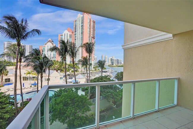 Foto del edificio - 3340 NE 190th St