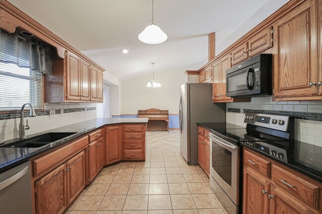 Building Photo - 127 Chapel Dr