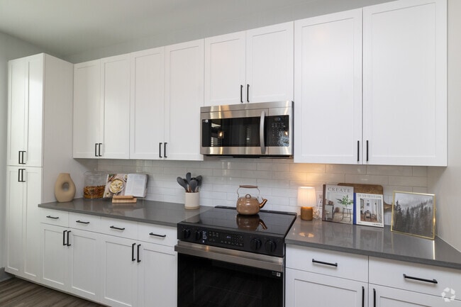 2BR, 2BA - 1,321SF - Kitchen - District Eastside