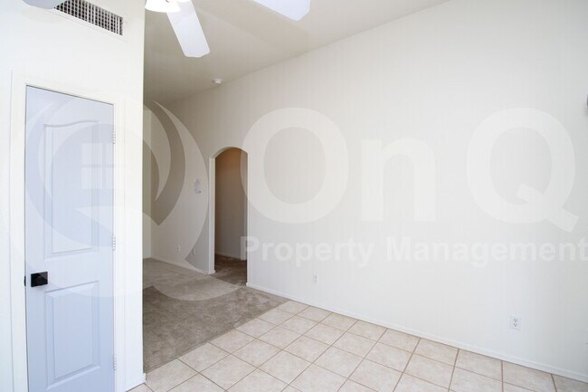 Building Photo - 1433 E Indian Wells Dr