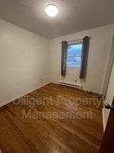 Building Photo - 1556 Redwood Dr