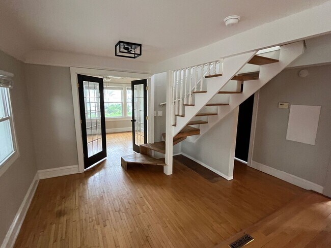 Foto del edificio - 3215 N Bartlett Ave