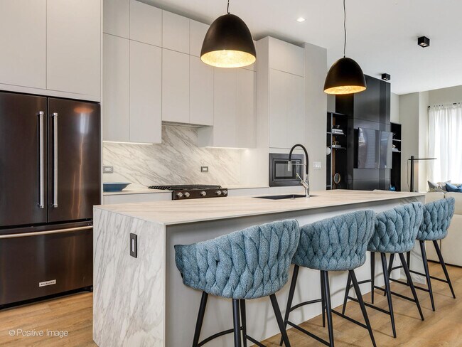 Foto del edificio - 4220 W Belmont Ave