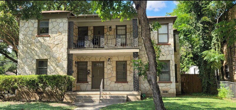 Foto principal - 203 E Rosewood Ave