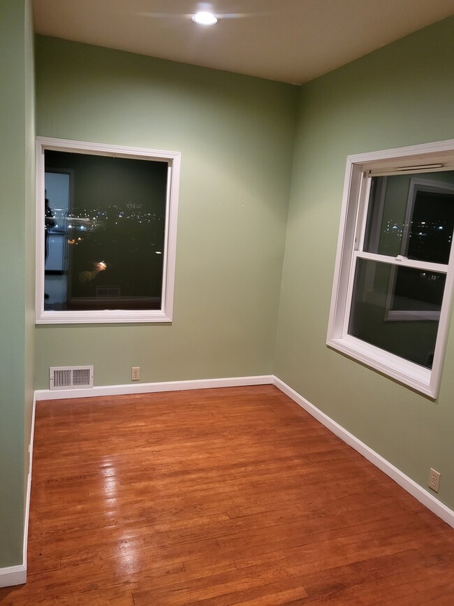 Foto del edificio - 616 Laurel Dr