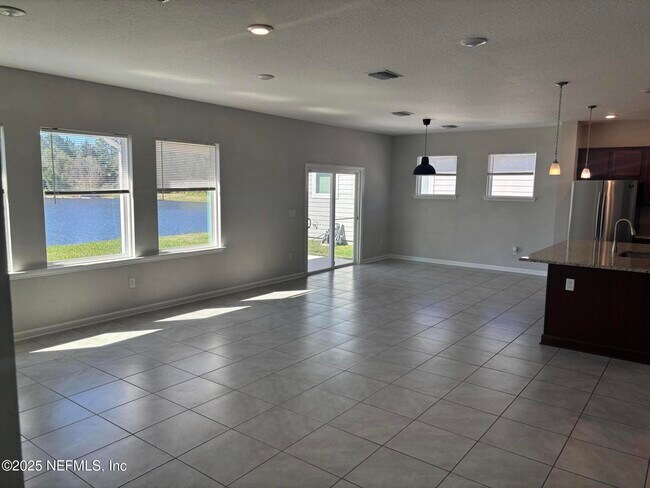 Foto del edificio - 12032 Bridgehampton Rd