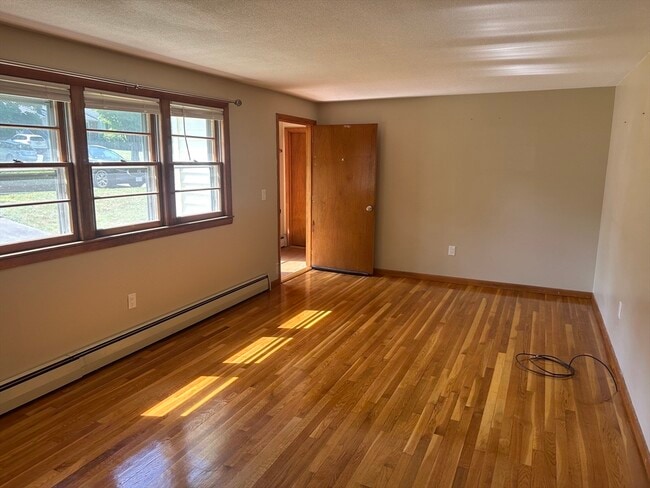 Building Photo - 11 Woodside Dr