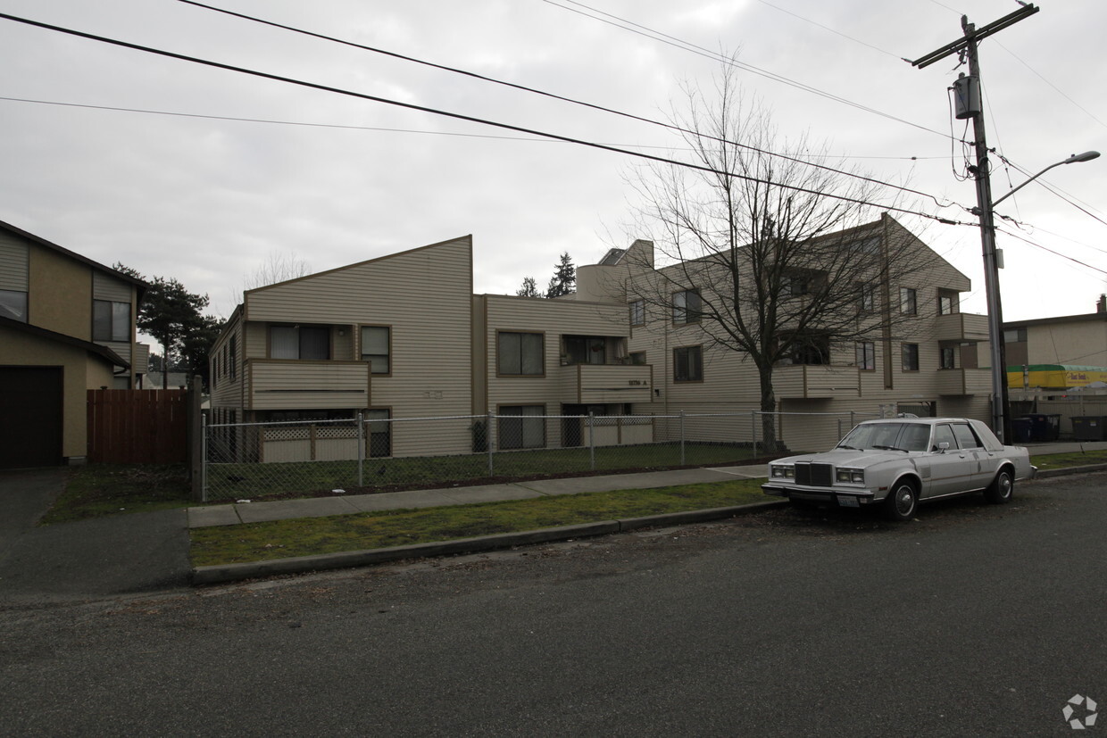 Building Photo - Pinehurst Court Apartments