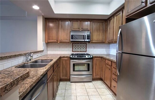 Foto del edificio - 5753 White Oak Ave