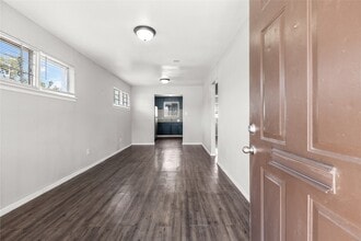 Building Photo - 5718 Pickfair St