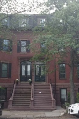 Building Photo - 821 E Broadway