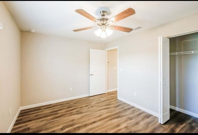 Building Photo - 1701 SE Airoso Blvd