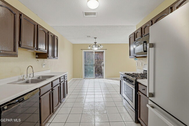 Building Photo - 12528 Martin Bauman Dr