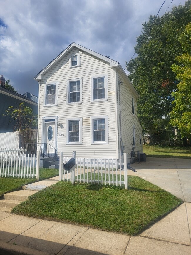 Photo - 1010 58th Ave House