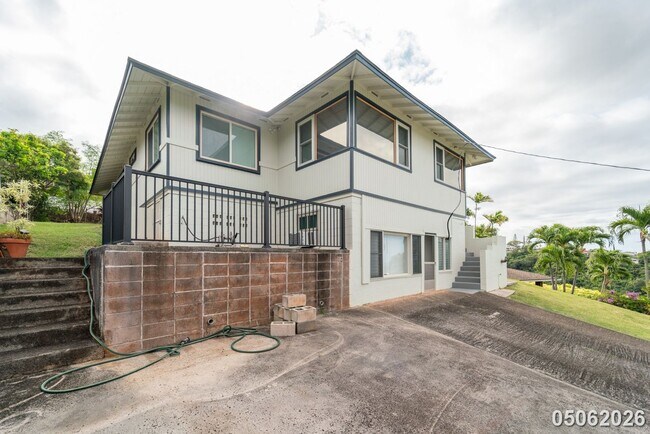 Building Photo - 3 Bed 2 bath in Aiea Heights