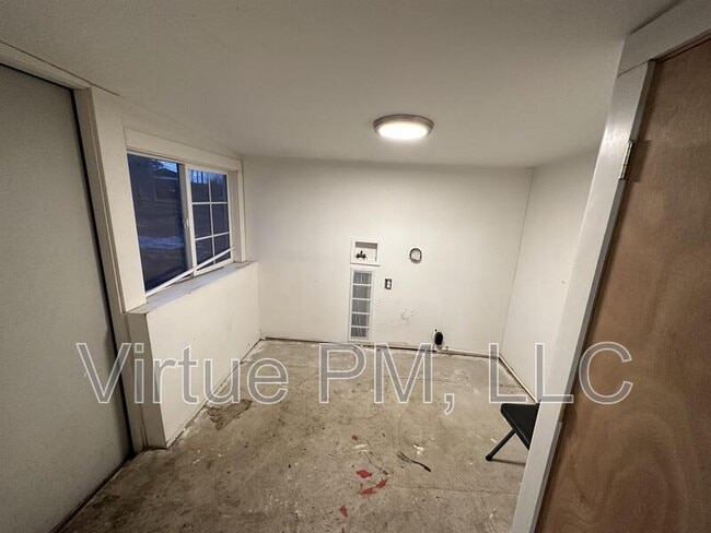 Building Photo - 1544 3rd St