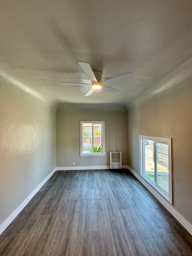 Building Photo - 1416 E 41st Pl