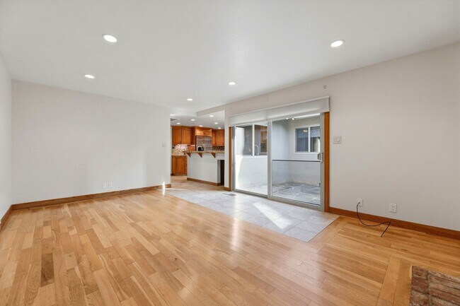 Foto del edificio - Beautifully Updated 3BR/2BA Home with Private Garden Oasis