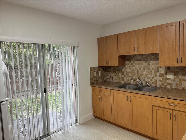 Building Photo - 8035 Lake Dr