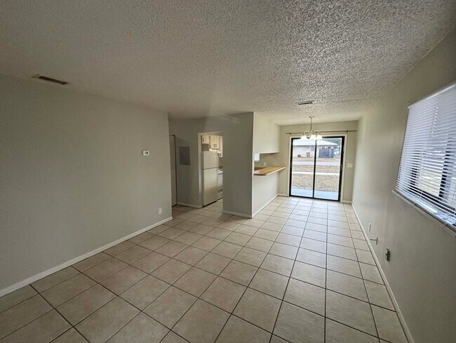 Foto del edificio - 3844 NW Huntsboro St