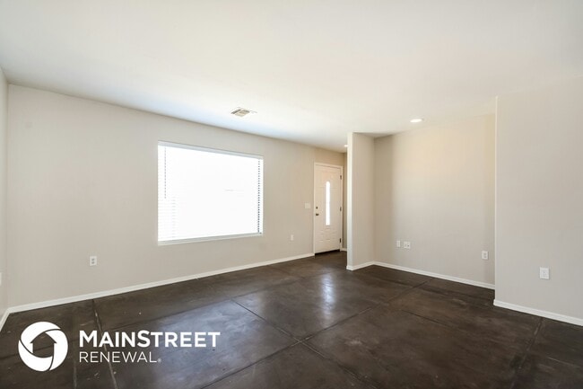 Building Photo - 2675 N Palo Verde Ave