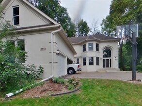 Building Photo - 8915 Umbria Pl N