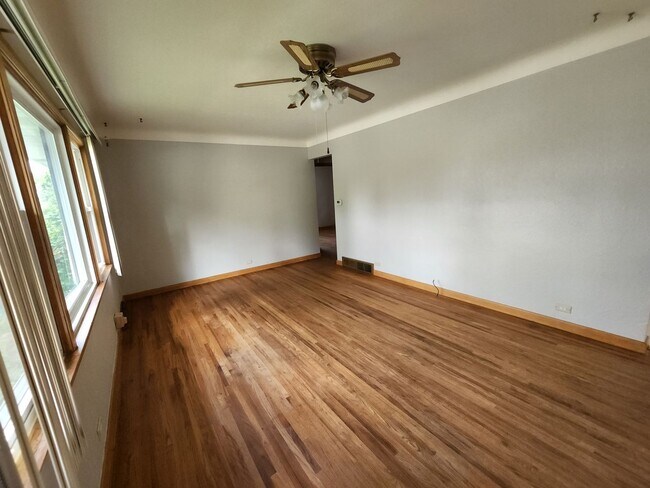 Foto del edificio - Great NE 3 bedroom 1.5 bath Near Center Po...