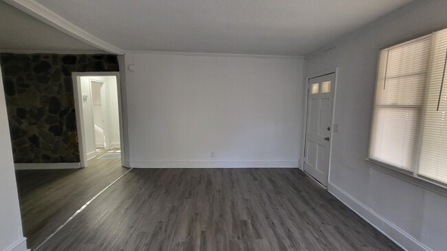 Building Photo - Remodeled Two Bedroom House for Rent in Su...