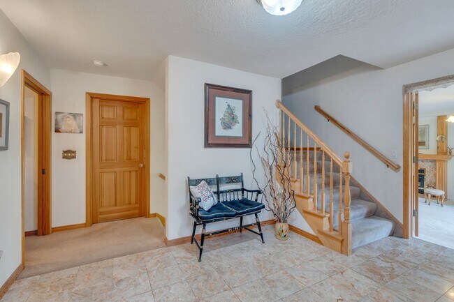 Building Photo - 1432 Spring Dell Dr