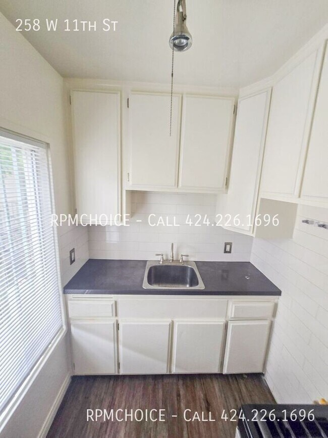 Foto del edificio - 258 W 11th St