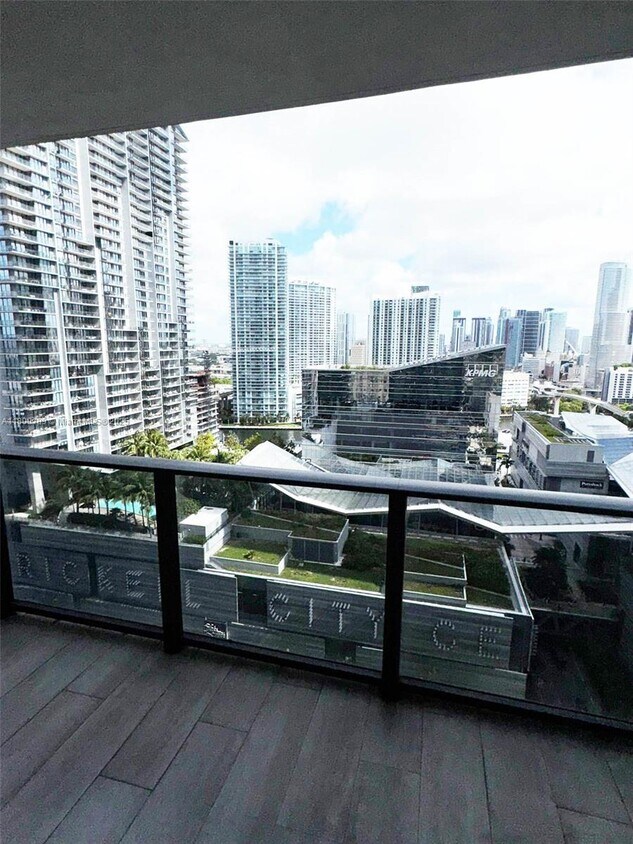 Foto principal - 45 SW 9th St