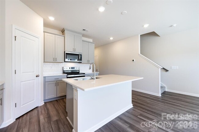 Building Photo - 5240 Brailey Cir