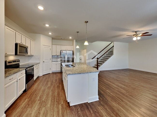 Building Photo - 5121 Jack Byrnes Dr