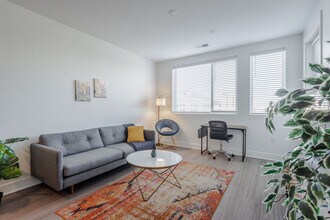 Building Photo - 601 E Pete Rose Wy