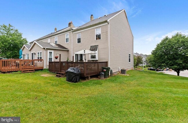 Building Photo - 2423 Hillendale Dr