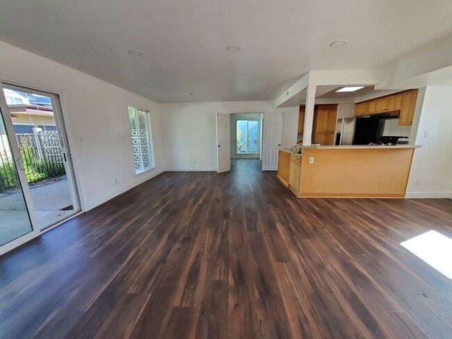 Building Photo - Nicely updated 2 bedroom/2bath condo