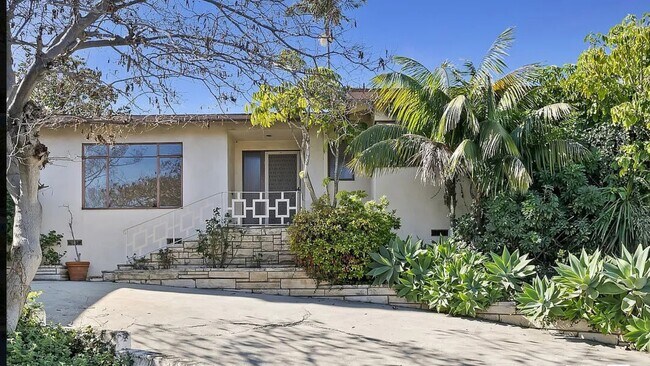 Cheviot Hill home - 3 Bed, 2.5 bath - 3355 Barbydell Dr