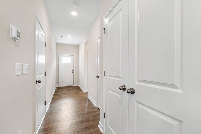 Foto del edificio - Charming 3BR Townhome in the Sought-After Springvale Community!